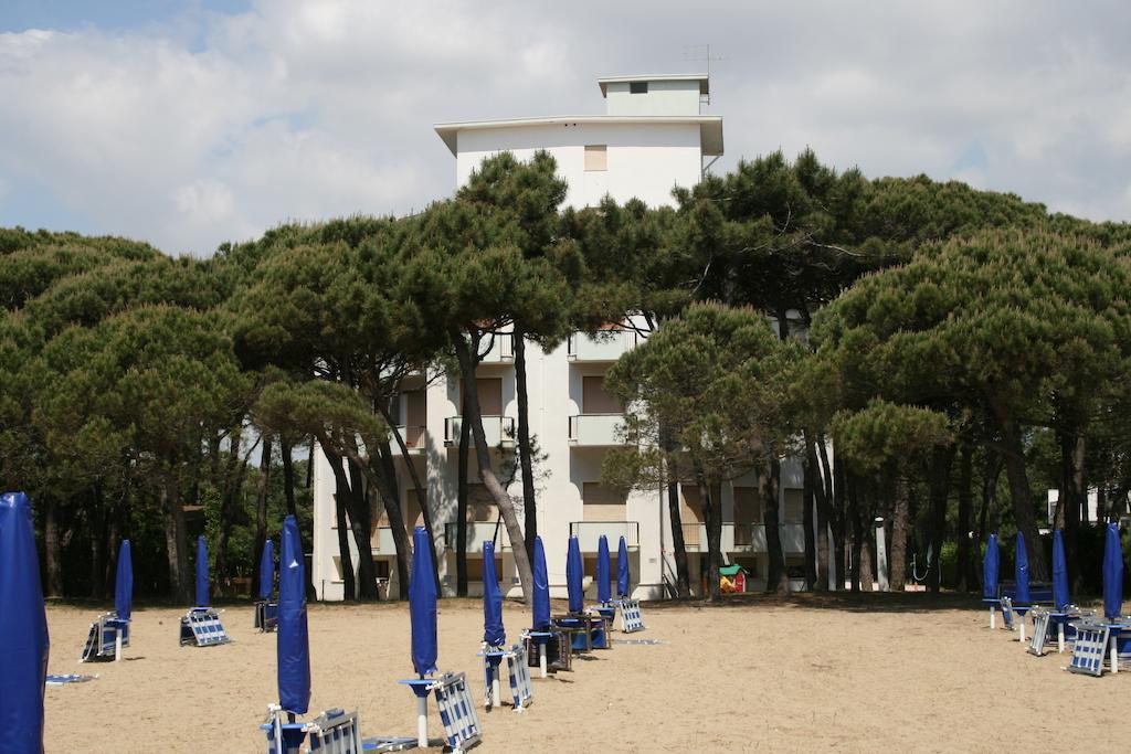 Apartamento Ariston Fronte Mare Lido di Jesolo Habitación foto